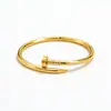Pulsera de Uñas Brillante Impermeable y Resistente a la Decoloración, Electrochapada al Vacío, Pulida Exquisitamente, Elegante Pulsera con Cierre de Lujo Ligero, Estilo Minimalista