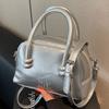 Bolsa Pequena Crowdsourcing de Alta Qualidade Feminina Primavera 2025 Nova Moda Bolsa Transversal de Ombro Estilo Coreano Bolsa Travesseiro Portátil Feminina
