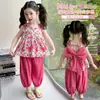 Conjunto de Verão Sem Mangas para Meninas 2026 Novo Estilo Colete Infantil Conjunto de Duas Peças Tendência Roupas Finas de Verão para Bebês