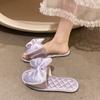 Pantuflas planas dulces con lazo para mujer en casa, pantuflas de suela blanda antideslizante para verano para uso exterior, pantuflas modernas y versátiles