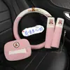 Accesorios Nuevos para Coche 2026: Funda para Volante, Almohadilla para Hombro, Caja de Pañuelos Set de Tres Piezas