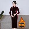 Vestido de Terciopelo Engrosado Forrado de Felpa en Stock en Shenzhen para Mujeres de Mediana Edad y Mayores, Atuendo de Invierno, Vestido Qipao de Talla Grande para Otoño e Invierno