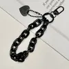 Cadena acrílica etiqueta corazón negro llavero accesorio de bolsa adorno pequeño decoración de funda de auriculares