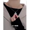 Collar Colgante de Cruz Único y Versátil para Mujer, Moda de Lujo Ligero con Diseño de Nicho y Sensación de Alta Gama, Cadena para Clavícula