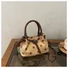 Bolso cubo de moda de lunares transfronterizo, diseño de nicho, bolso de hombro cruzado con hebilla de cinturón, bolso de mano vintage versátil para ir al trabajo
