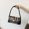 Bolsa Xadrez Colorida Contrastante Feminina Moda Distinta Ombro Axila 2023 Nova Tendência Design de Nicho Fecho Pequena Bolsa de Ombro