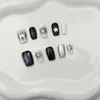 Novas Pontas de Unha Mais Vendidas Estilo Punk Cool com Linhas de Chama Prateada e Design de Estrela de Quatro Pontas, 30 Peças