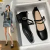 Sapatilhas Francesas de Couro Macio para Mulheres Estilo Primavera 2025 Bico Quadrado de Boca Rasa Salto Grosso Fivela de Uma Tira Sapatos Mary Jane Bico Quadrado Sapatos de Vovó