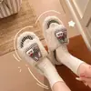 2026 Novas Pantufas Peludas de Solado Plano Desenho Animado Pantufas de Algodão Fofas para Mulheres Uso Doméstico Pantufas Peludas de Solado Macio para Uso Externo