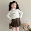 Camiseta base de cuello alto medio para niña, nuevo estilo otoño/invierno 2025, camiseta de forro polar a la moda y cálida para niños, body de forro polar para bebés niñas