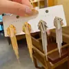 Brincos Geométricos Longos com Franjas, Ousados e Exagerados, com um Design de Luxo Leve e de Alta Qualidade, Brincos Modernos no Estilo Influenciador com uma Vibe Minimalista