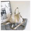 Bolso de Hombro de Viaje Casual Transfronterizo de Color Sólido con Diseño de Nicho con Cordón de Tela de Nailon Casual Ligero Cruzado Tipo Cubo