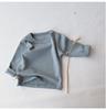 Ins infantil Primavera y Otoño nueva camiseta de manga larga top de algodón para niños niños y niñas camiseta básica para bebé estilo coreano con broche en el hombro
