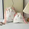 Saco de cordão de arco doce transfronteiriço Coração de menina de alto valor Pacote portátil Luz de bolso Armazenamento de artigos diversos de mesa de luxo Bolsa