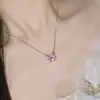 Collar de cristal rosa flor de cerezo estilo Hong Kong Versa para mujer, chapado en oro de 18 quilates, estilo frío, lujo ligero, nicho, cadena simple para clavícula