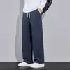 Pantalones casuales de punto con forro polar para hombre de otoño e invierno, con corte relajado, estampado de cuadros, diseño cómodo de pierna recta ancha y un estilo inspirado en el streetwear americano.