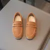 Mocassins infantis de camurça estilo britânico 2026 novo modelo primavera e outono sapatos slip-on para meninos sapatos versáteis de couro para meninas