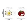 Broche de Huevo Escalfado Tomate Lindo Japonés Forma de Comida de Dibujos Animados Insignia Versátil Personalizada Accesorios de Metal Venta al por Mayor