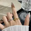 Anel de zircônia cúbica em formato de coração com padrão de mola espiral minimalista, uma peça nova e fashion para mulheres, adequado para uso diário e versátil em estilo, com abertura ajustável