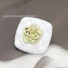 Al por mayor Pequeña Cuadrada Rombo Fragante Camelia Cuatro Botones Broche Metálico Botón a Presión Chaqueta Exterior Chaqueta Doble Botones
