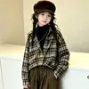 Conjunto de Três Peças Camisa Plad Xadrez Retrô Nova para Meninas Calça Wide Leg Conjunto Casual de Duas Peças para Crianças Médias e Grandes Roupa da Moda