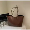 Bolsa de Grande Capacidade Feminina Retro Versátil 2025 Nova Casual Textura Popular Deste Ano Bolsa de Ombro Bolsa Tote para o Dia a Dia
