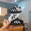Zapatos para caminar de bebé, colección primavera y otoño, zapatos unisex para bebé, zapatillas deportivas para niños y niñas, edades 1-3, zapatos pequeños para niñas, tenis casuales con puntera en forma de concha