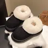 Pantuflas de algodón cálidas y aptas para exteriores para mujer, adecuadas para usar en interiores en invierno, impermeables, antideslizantes, con suelas gruesas, modernas y a la moda, y con diseño de tacón.