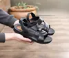 Sandálias de verão masculinas para uso externo, antiderrapantes, resistentes ao desgaste, com sola grossa, sapatos de praia, sandálias casuais de uso duplo para dirigir