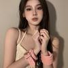 Esposas de cuero pu con forro de polar para mujer, accesorios, juguetes, grilletes, tobilleras de hierro, no lastiman las manos, accesorios para fotos, COS, chica caliente, estudiante