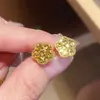 Pendientes Florales Geométricos con Tachuelas de Diamante Aguja Plateada, Pendientes Versátiles de Tendencia de Nicho Únicos y de Moda, Pendientes de Lujo Ligero de Gama Alta para Mujer