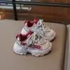 Zapatos de papá de moda para niños, nuevo estilo primavera y otoño 2026, zapatillas versátiles y elegantes para niños y niñas, y zapatillas deportivas para bebés y niños pequeños.