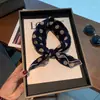 Bufanda Cuadrada Pequeña de Mezcla de Algodón para el Trayecto Azul con Lunares en Contraste Elegante Estilo Coreano Bufanda Pañuelo de Cabeza Femenina Bufanda de Seda