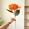 Venta directa de fábrica de flores de hortensia artificiales de color naranja, de un solo tallo con hojas, al por mayor para decoraciones de bodas, disponibles para exportación y ventas transfronterizas