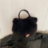 Bolsa de pelúcia transfronteiriça feminina outono e inverno 2024 nova bolsa mensageira fofa all-match este ano popular explosão bolsa balde