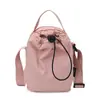 Bolsa pequeña de nailon estilo japonés para mujer, nuevo modelo 2026, bolsa simple y versátil para teléfono con cordón, bolsa de hombro cruzada ligera para exteriores
