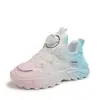 Sapatos Femininos Primavera e Outono 2023 Novos Tênis Infantis de Couro Impermeáveis Tênis Infantis Grandes com Botão Giratório Sapatos de Torre para Meninas