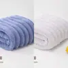 Juego de Dos o Tres Piezas de Toalla de Baño de Terciopelo Coral, Gorro para Secar el Cabello para Mujer, Nuevo Estilo 2024, Portátil y Envolvente para Adultos, Algodón Puro Absorbente