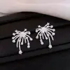 Pendientes de Zirconia Fuego Artificial Aguja de Plata Coreanos de Nicho Exquisitos Pendientes de Lujo Ligero Elegantes de Gama Alta Versátiles Pendientes al por Mayor para Mujer