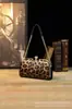Bolso de Mano Minimalista Popular Europeo y Americano de Charol Borgoña con Cadena, Bolso de Hombro Elegante para Mujer, Bolso de Lujo Ligero para Mujer al por Mayor