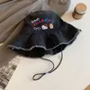 Sombrero de Pescador de Mezclilla Lavada con Borde Deshilachado de Dibujos Animados de Kt Cat para Mujer, Sombrero de Sol de Ala Ancha para Verano, Protección Solar, Sombrero para Senderismo, Sombrero para Adelgazar el Rostro