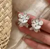 Brincos de Flor de Zircônia de Luxo Leve Retrô de Nicho, Brincos de Flor da Moda para o Dia a Dia, Novos Brincos de Luxo Leve para Mulheres