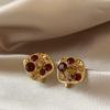 Pendientes cuadrados vintage con incrustaciones de diamantes para mujer, ligeros, lujosos, de alta gama, elegantes, para otoño e invierno, nuevos y únicos.