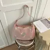 Bolsa tote de camurça bordada com trevo de quatro folhas, estilo retrô coreano, para mulheres, nova coleção outono/inverno 2026, bolsa de ombro de grande capacidade
