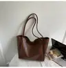 Bolso de mujer de gran capacidad, versátil para otoño, nuevo diseño de moda 2026, bolso de hombro simple, bolso tote texturizado para la escuela y el trabajo