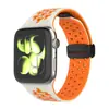 Adecuado para la serie Apple Watch Ultra9876543210, correa de silicona con hebilla magnética plegable de panal bicolor