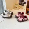 Zapatillas deportivas para niños y niñas, zapatillas de entrenamiento alemanas de colorblock retro, nuevo modelo 2026, suela blanda, zapatos casual antideslizantes, zapatos de caña baja con velcro