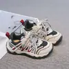 2026 Novo Modelo Tênis Esportivo Infantil Malha Respirável Outdoor Sapatos de Pai para Meninos e Meninas com Solado Estilo Pneu, Tênis de Corrida Resistente ao Desgaste, Moderno