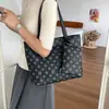 Nova bolsa tiracolo de design nicho retrô minimalista 2026 para mulheres, bolsa de ombro de grande capacidade, bolsa tote portátil para o dia a dia