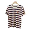 Xiao He está a punto de ser ascendido al rango de General~ Camiseta de Punto de Algodón Puro Pesado con Bloques de Color, Rayas y Logo Bordado para Mujer, Nuevo Modelo de Primavera H030409